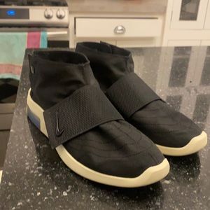 Nike Air / Fear Of God Moc Black size 9.5
